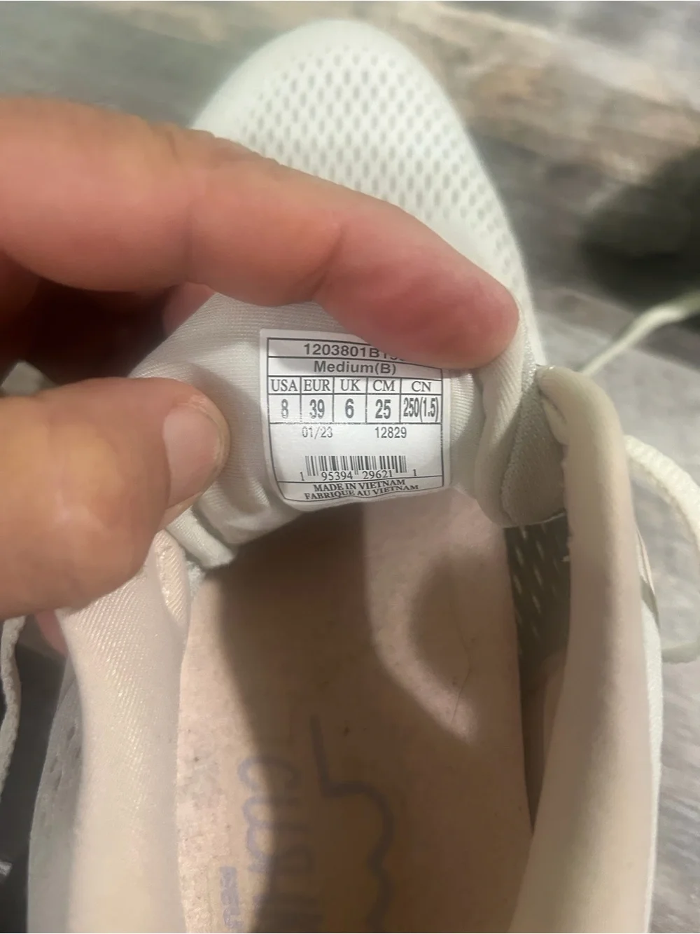 Brooks size 8 Women's Running Sneakers - Light Gray with Pale Pink Accents